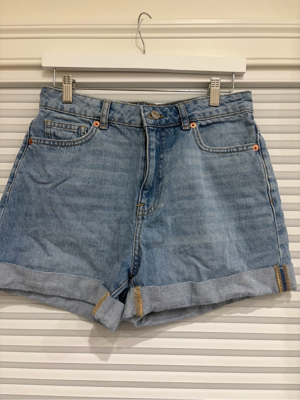 MNG MOM80 Women’s Size 6 Light Wash Blue High Rise Mom Denim Shorts Cuffed